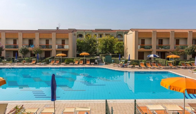 Fantastic Residence with Pool near Caorle - Apartment with Terrace First Floor