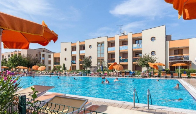 Great Residence with Pool Near Caorle - Apartment Near the Pool by Beahost