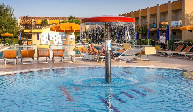 Residence with Pool Near Caorle - Apartment with Terrace First Floor with Lift