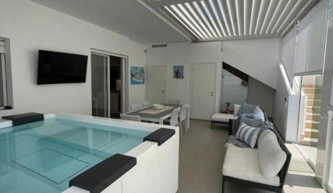 G&G House