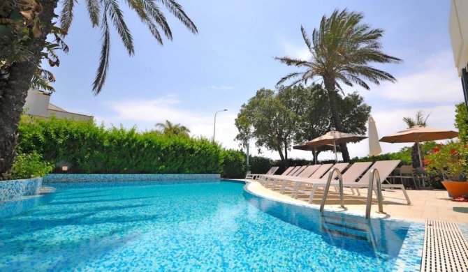 Studio in Residence with Pool - Free Wifi