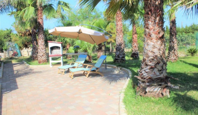 Villa climatizzata con grande porticato esterno vicino alle spiagge