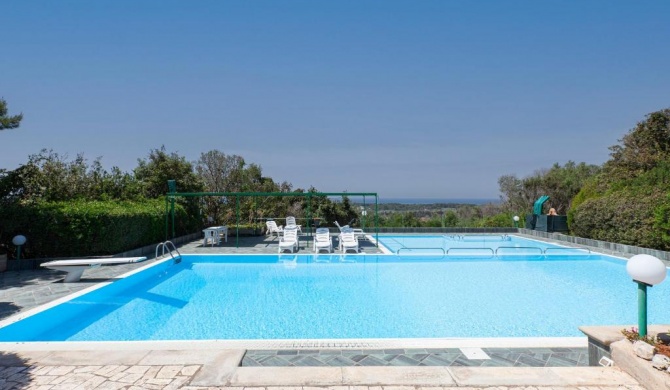 Villa vista mare con piscina 8 camere 4 bagni m450
